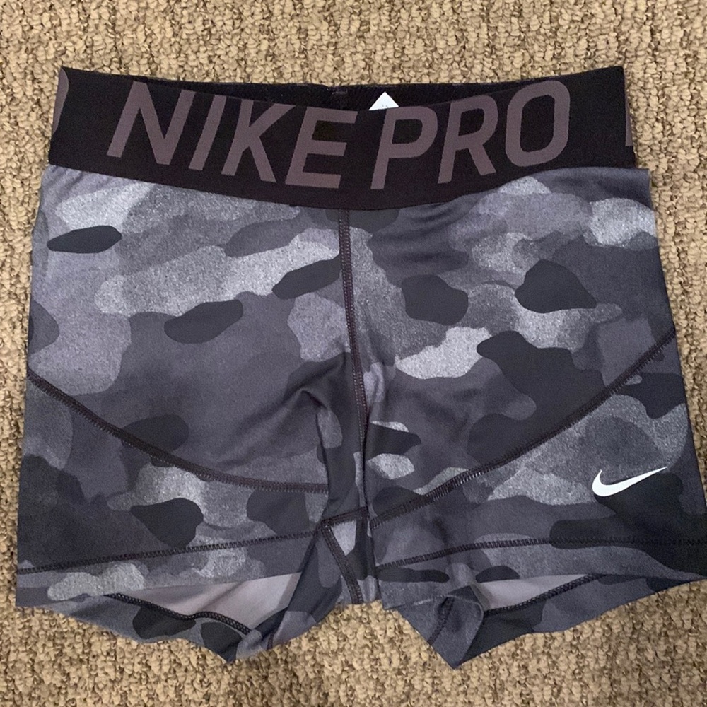 Navy nike pro shorts - like new!